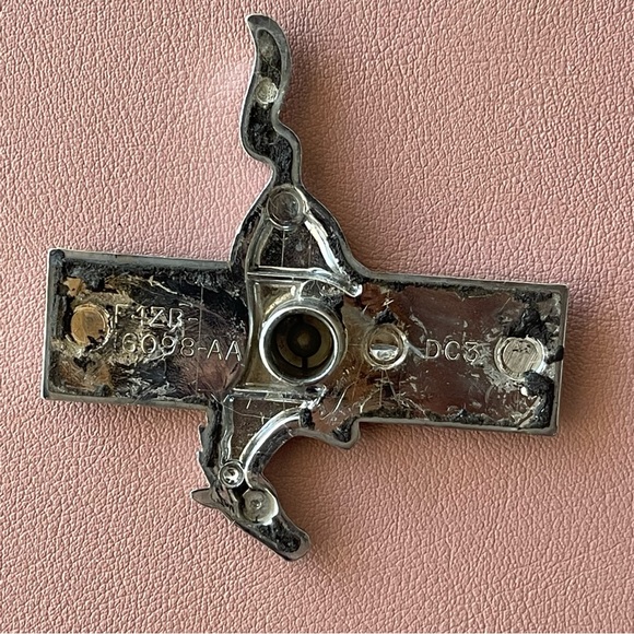 MUSTANG original badge - right. - Picture 5 of 10